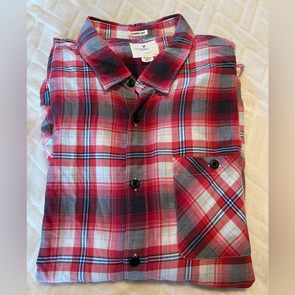 Men’s American Eagle classic fit button down shirt
